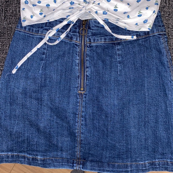 Flower top outfit - Picture 3 of 4